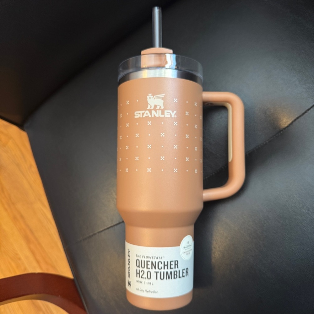 LIMITED EDITION BRAND NEW 40oz Stanley Cup Tumbler Hearth & Hand